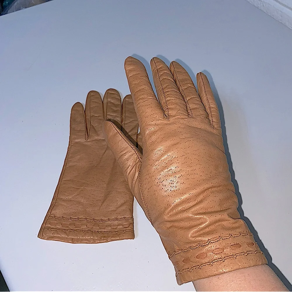 Vintage 1960s 100% Top Grain Cowhide Leather Gloves Light Tan Camel Lined S / M